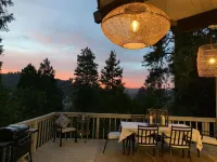 Lakeview cabin close to lake and town.