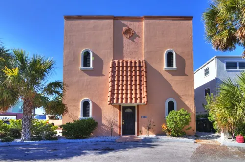 SALE! Shell Suite at Casa Gia Pool/Hot tub Open Beach Front on Indian Shores