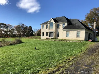 Big And Spacious 5-Bedroom With Outdoor Pool in Kunkletown near Blue Mountain Rose's Creekside Cottage附近的飯店