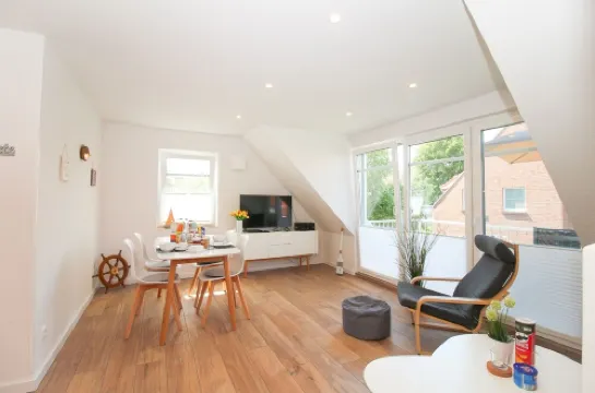 Comfortable apartment on the upper floor for 4 people with balcony, garden & terrace.