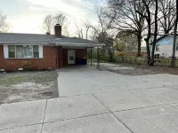 Charming old 3-bedroom house with WiFi, & central heat & air in central Cabot Hotels in Cabot