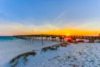 Charming Getaway with Propane Grill and Garage - Cozy Retreat Hotels in Sunnyside