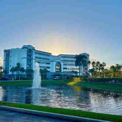DoubleTree by Hilton Hotel West Palm Beach Airport Hotel Exterior