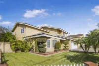 Elegant Kitchen and Outdoor Entertaining Space - Spectacular Family Haven