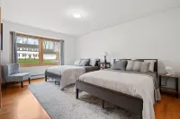 Open Concept Living and Cozy Ambiance - Inviting Spacious Haven Hotels in Middletown