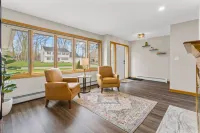 Open Concept Living and Cozy Ambiance - Inviting Spacious Haven Hotels in Middletown