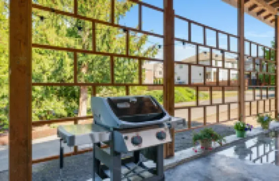 Private Driveway and Outdoor Patio Oasis - Serene Cottage Retreat