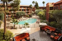 Holiday Inn & Suites Phoenix Airport North