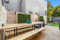 Hot Tub and Outdoor Entertainment Space - Gorgeous Urban Haven