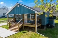 Cozy Backyard with Fire Pit and Modern Amenities - Charming Hideaway Hotels near Union Baptist Church