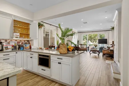 Surf, Sun &Fun! Beachside Bliss-4 Blocks to Waves