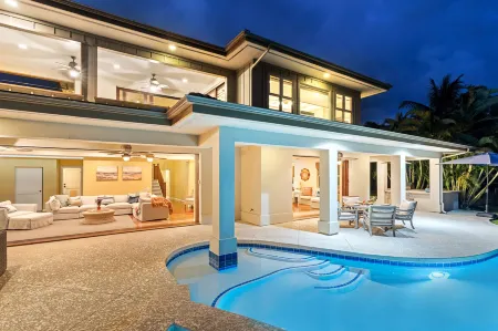 Tropical Oasis with Sparkling Pool and Outdoor Fun - Elegant Retreat