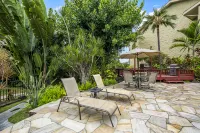 Ocean View Lanai and Sparkling Pool - Charming Island Retreat