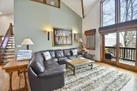 Updated Deer Valley Townhome, Balcony, Private Hot Tub, Nearby Trails for Hiking, Mountain Biking
