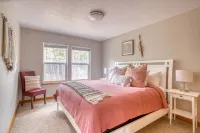 Woodland Trails and Hot Tub Retreat - Captivating Coastal Haven