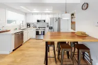 Newly Renovated Condo with Fireplace, Fast WiFi, Balcony & Shared Pool/Hot Tub Hotels in Hailey