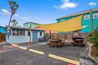 Modern Condo with BBQ Area and WiFi - Charming Coastal Retreat