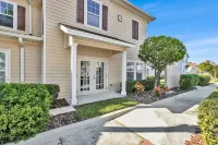 Resort Pool, Clubhouse, and Fitness Center - Charming Family Oasis Hotels in West Kissimmee