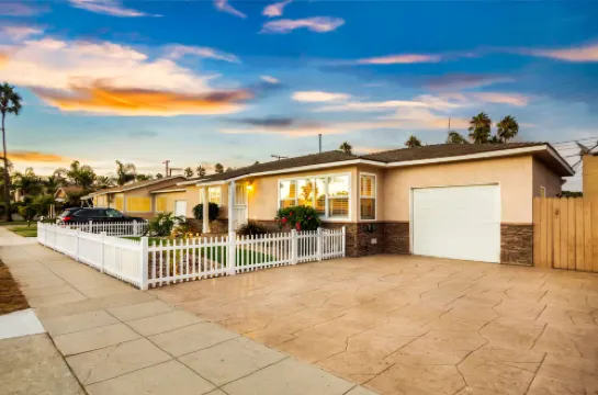 Charming Retreat with Fire Pit and BBQ Grill - Cozy Family Oasis