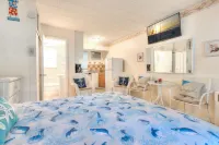 Luxurious Beachfront Sanctuary- Spa, Heated Pool, BBQ