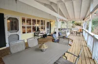 Breathtaking Lake Views and Cozy Outdoor Deck - Serene Getaway Hotels in Highlands