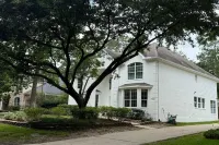 Charming 6-bedroom house w/ Pool in The Woodlands TX
