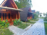 Dekamil Cottage Villa Kebun Hotel di Parit Padang