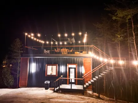 Stunning Rooftop Cabin with HotTub, WiFi, Views