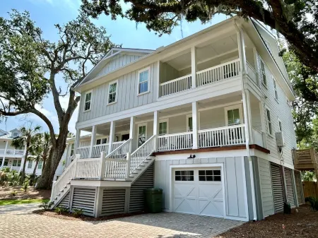 Gorgeous Pool and Entertaining Spaces - Stunning Isle of Palms Retreat
