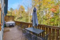 Charming Hideaway - Hot tub, Mountain View, Grill, WiFi Hotels in Helen