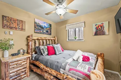 Charming Lodge with Indoor Sauna and Cozy Fireplaces - Inviting Retreat
