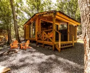 Kenya Safari Lodge w/ hot tub- Four Fillies Lodge Hotels in Peterstown