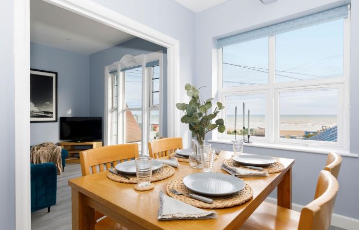 Chic 2-Bed Seafront Haven Near Felpham Beach