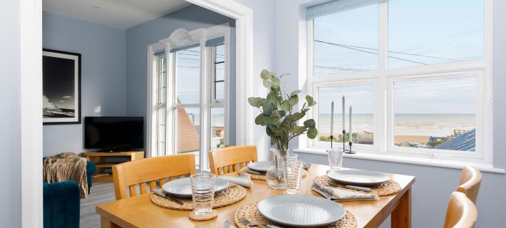 Chic 2-Bed Seafront Haven Near Felpham Beach Hotels in Bognor Regis