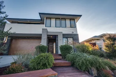 Stayau Newly Cozy Holiday House Tarneit Hotels near Kmart Tarneit