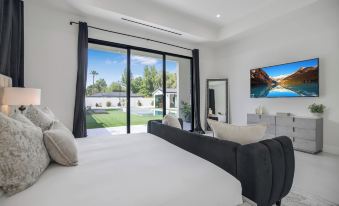 Villa Califa - Resort-style Living w/ Private Pool, Spa & Theater