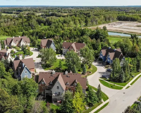Historic Snowbridge Townhomes Hotels in Blue Mountains