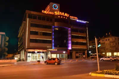 Grand Simay Hotel Hôtels à : 