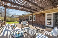 Golden Era Retreat-3 Miles to Expo-Fully-Fenced-Pet Friendly
