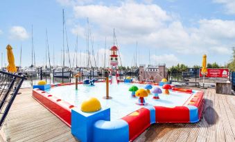 Houseboat in Volendam Marina