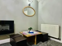 4 Bedrooms Full House Stourbridge Birmingham Hotel a Hagley