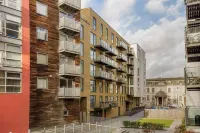 2Bed 2Bath -Pool, Balcony, Gym Lift Hôtels à : Greenwich