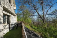 VP Apartment - A Forest Retreat in the Heart of the City! Hôtels à : Pancevo
