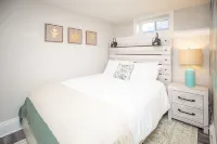 Cozy Retreat | Walk to Unc | Free Cruiser Bikes