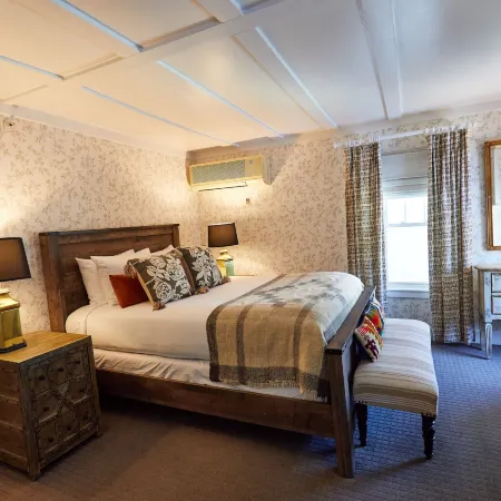 Shelter Harbor Inn