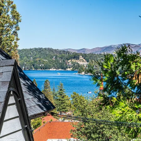 Arrowhead Lake Inn