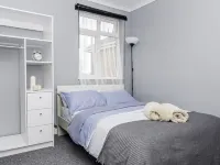 Shirley House 2 Self Catering Guest House 10 Min Walk to Southampton General Hospital Hotels near University of Southampton Highfield Campus