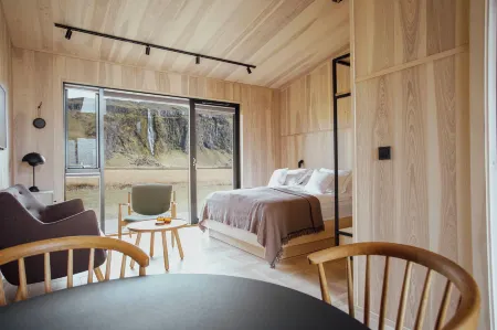 Seljalandsfoss Horizons