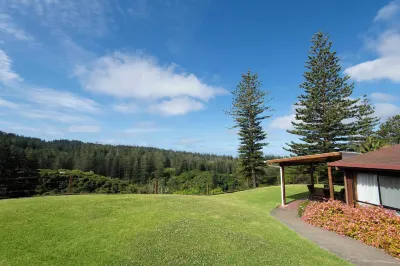 Whispering Pines Cottages Hotels near Captain Cook Lookout