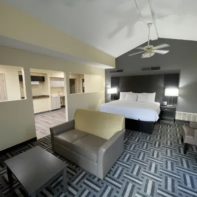 Baymont by Wyndham Indianapolis Airport Lynhurst Отели рядом с достопримечательностью «Концертная площадка Old National Centre»